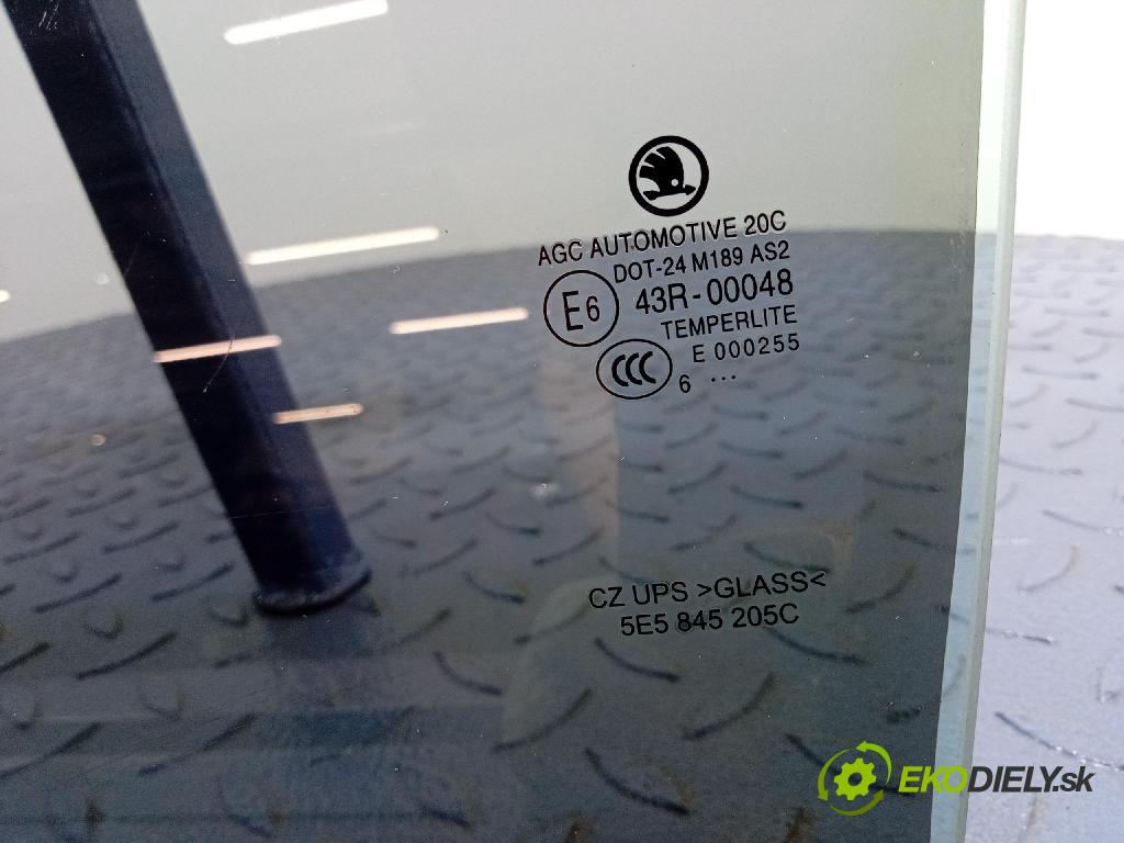 Skoda Octavia 2016 sklo dveře Zad: levé