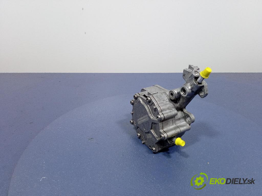 Audi A4 2002 čerpadlo vakuová