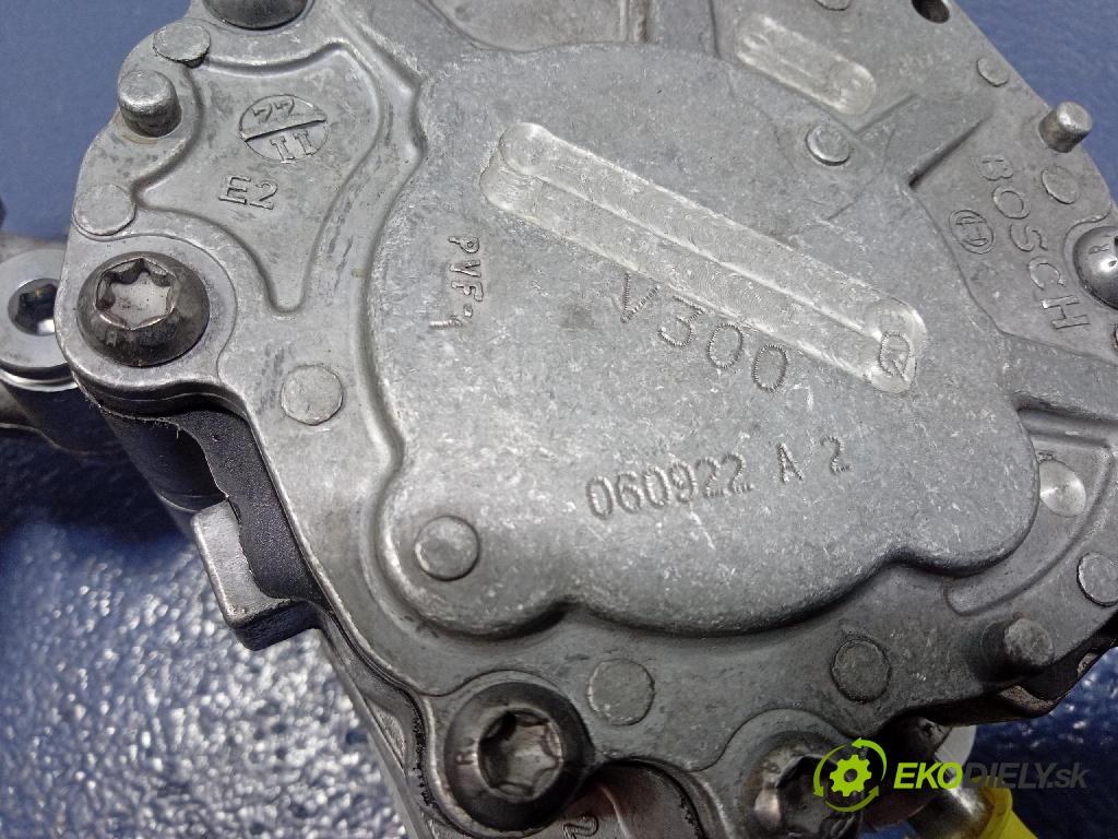 Audi A4 2002 čerpadlo vakuová