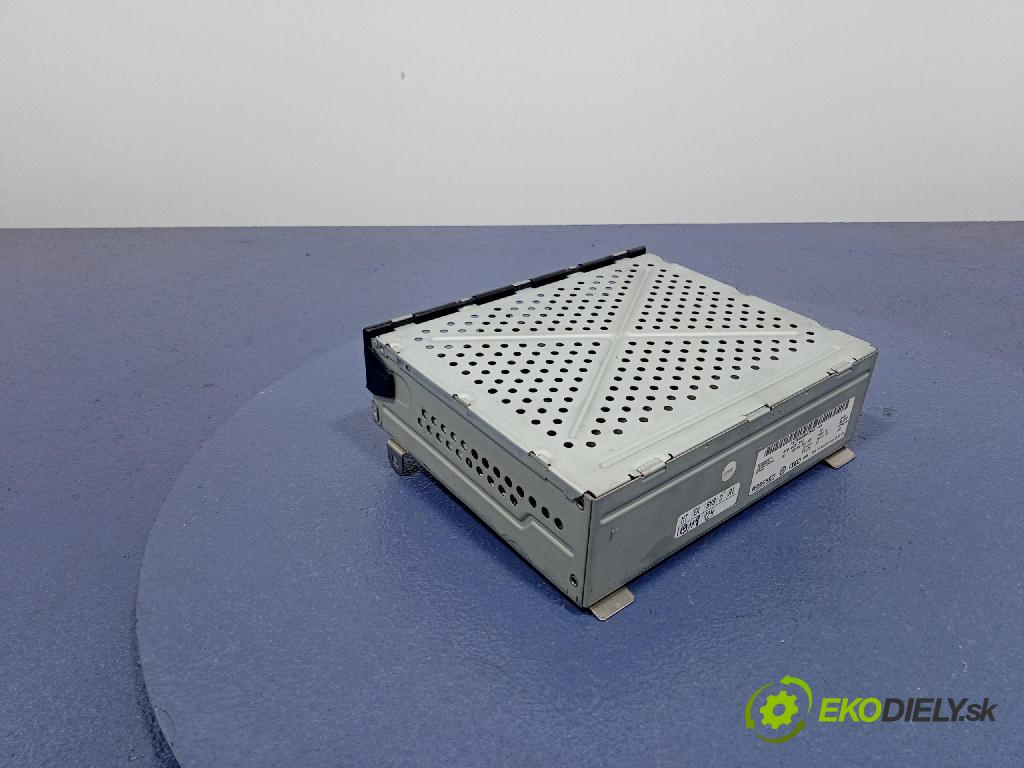 Audi A6 2004 Radio I Navigácia: 04F035541