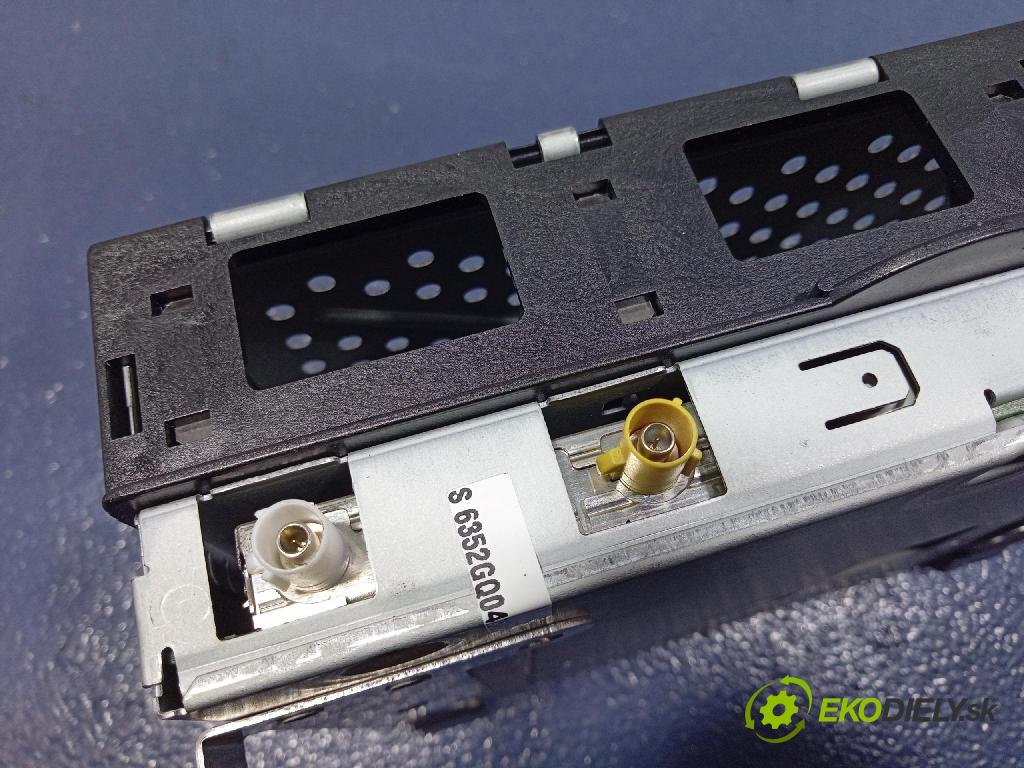 Audi A6 2004 Radio I Navigácia: 04F035541