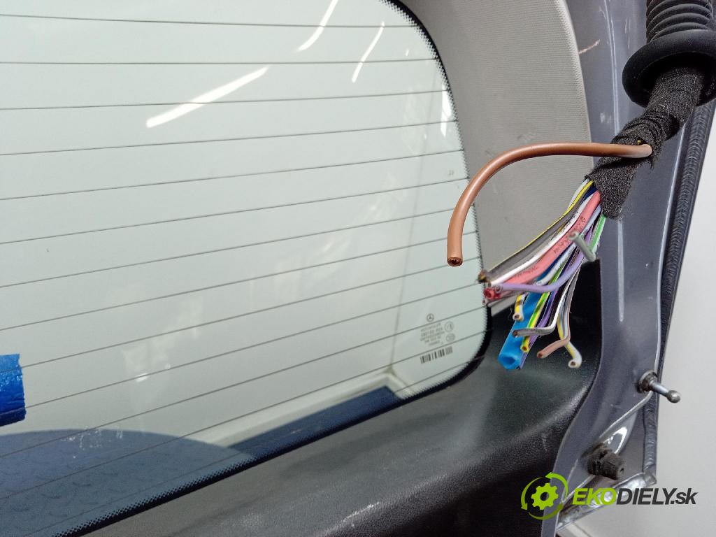 Mercedes B-Klasa 0 zadní dveře kufra: kufr