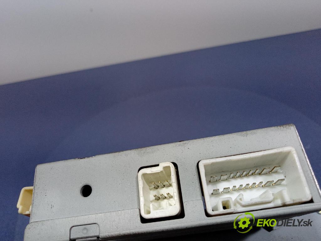 Toyota Avensis 2006 displej Radio / GPS 86110-05020