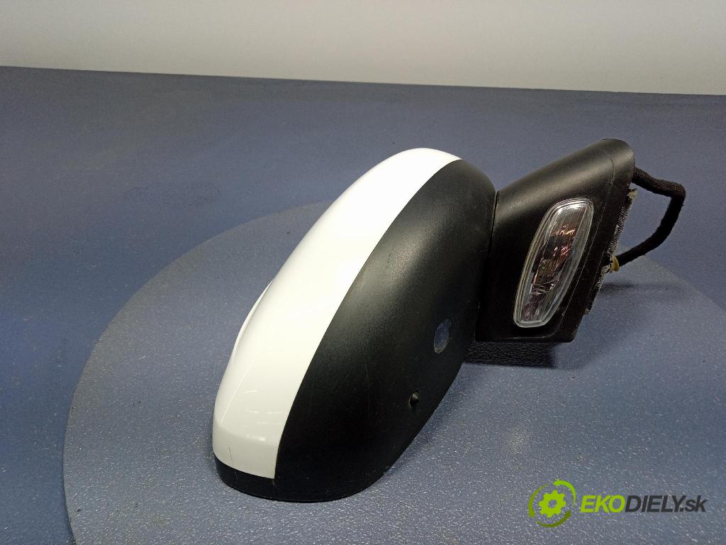 Citroen C4 2016 zpětné zrcátko prave