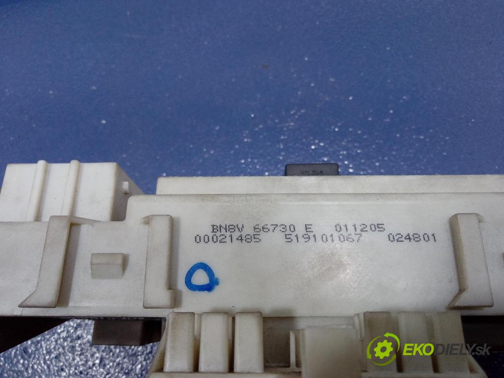 Mazda 3 2006 skříňka Pojistky BN8V66730E