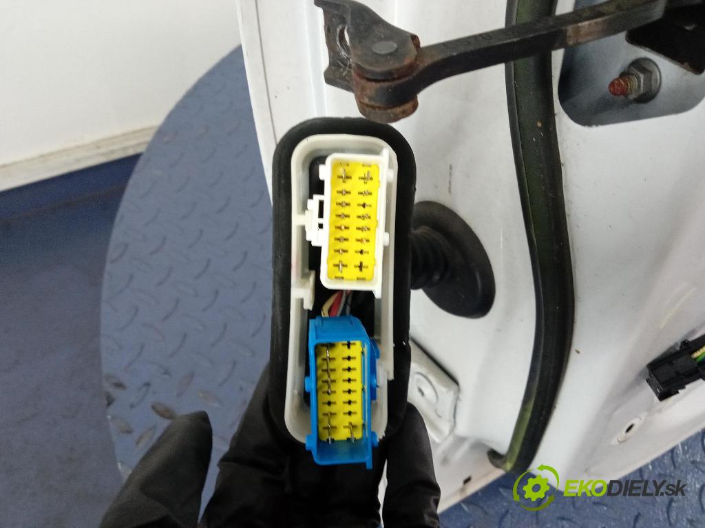 Citroen C4 2016 dveře před prave