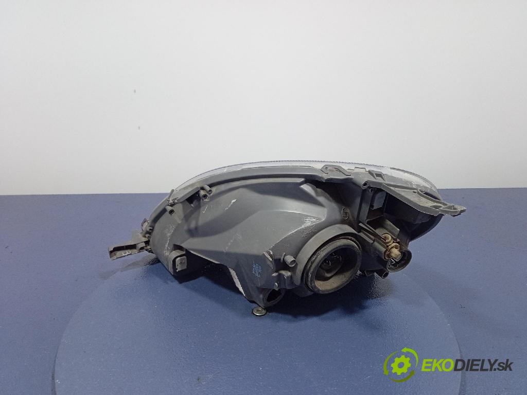 Toyota Yaris 2004 světlo v pravo: