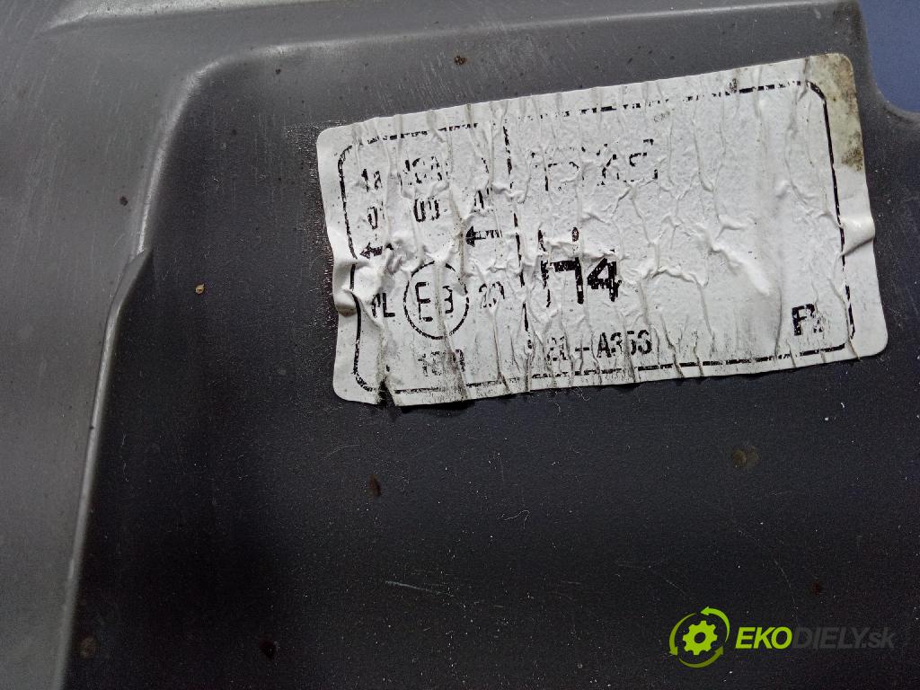Toyota Yaris 2004 světlo v pravo:
