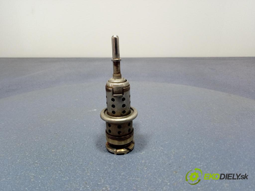 Citroen C4 2016 vstřikovač 9801187080