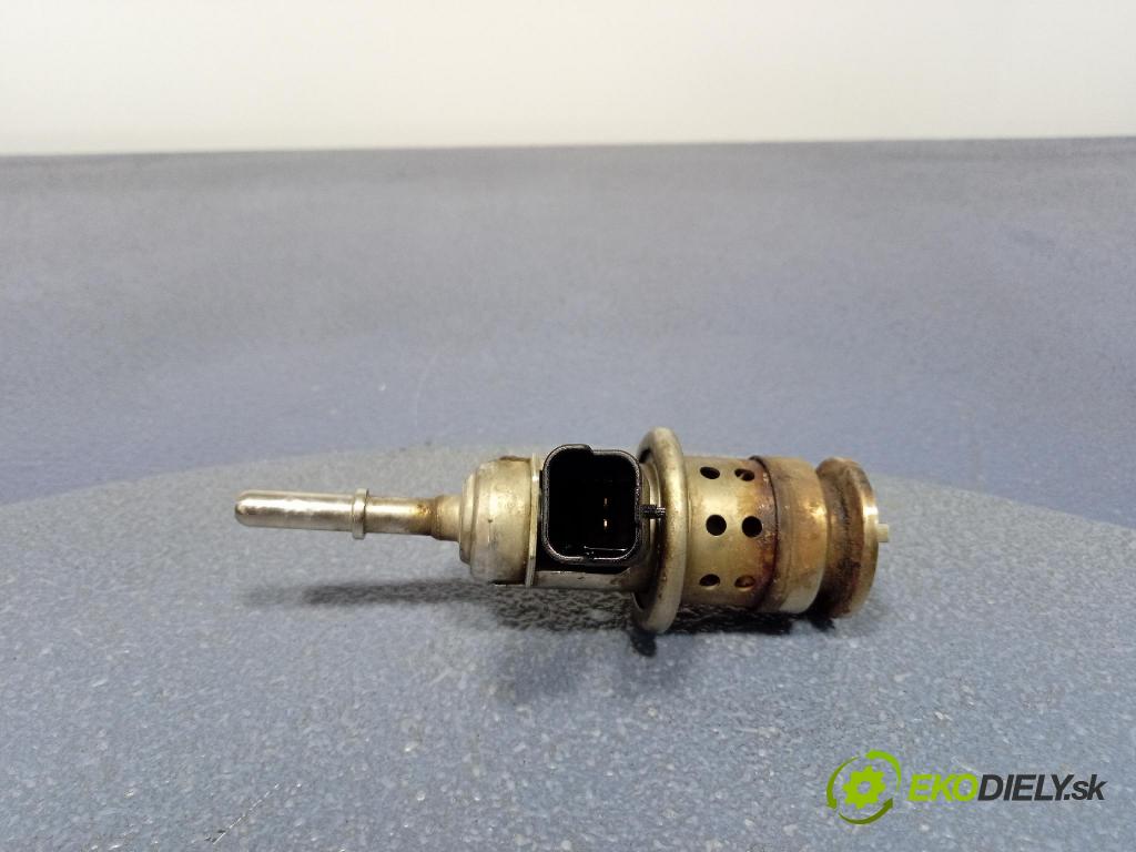 Citroen C4 2016 vstřikovač 9801187080