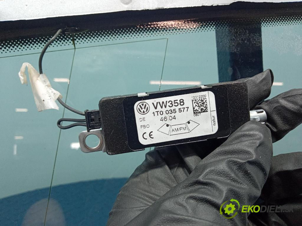 Vw Touran 2005 sklo Karosérie: Zad: 1T0845041AD