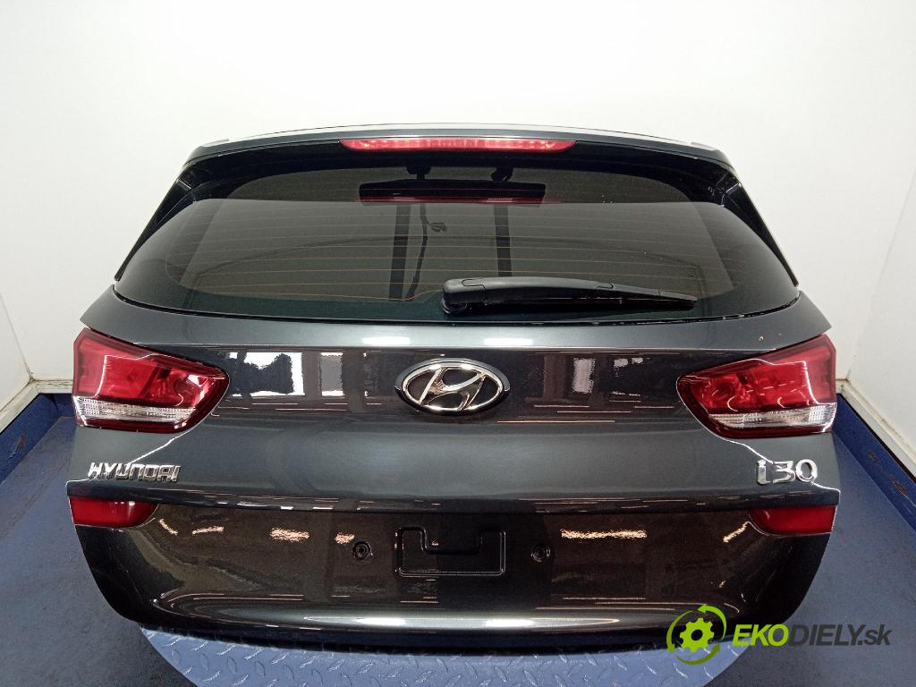 Hyundai I30 2022 zadní dveře kufra: kufr