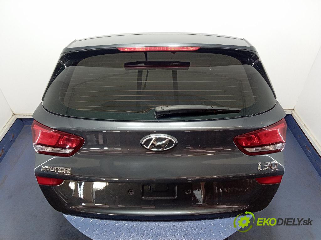 Hyundai I30 2022 zadní dveře kufra: kufr