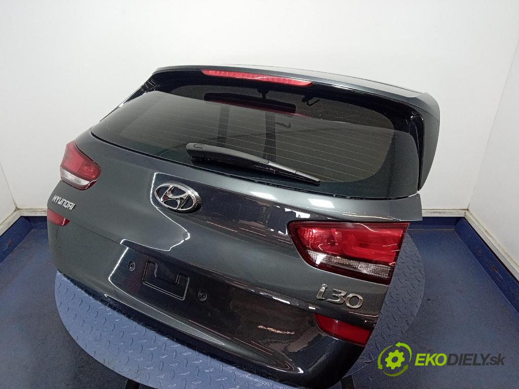 Hyundai I30 2022 zadní dveře kufra: kufr