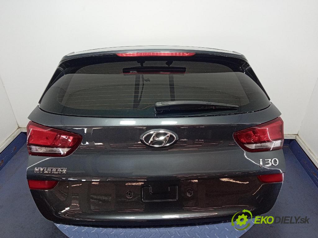 Hyundai I30 2022 zadní dveře kufra: kufr