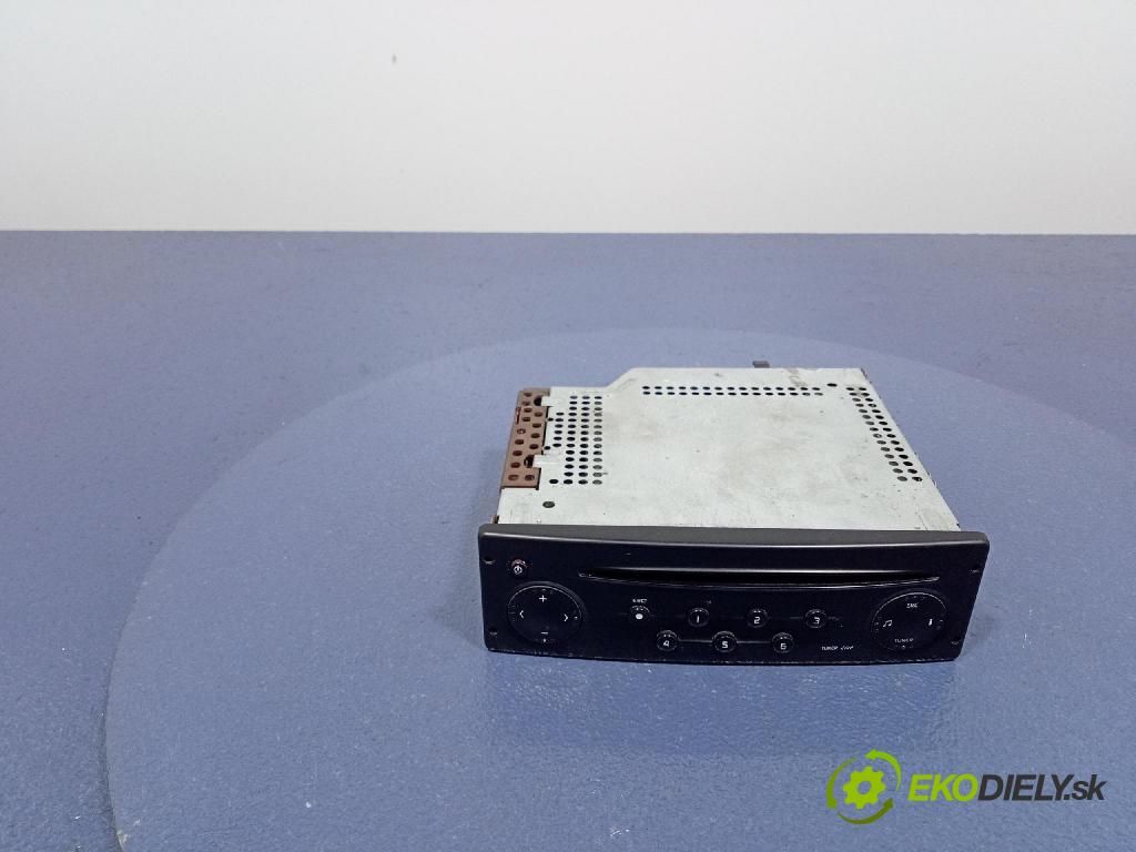 Renault Trafic 2005 Radio I Navigácia: 7700433948
