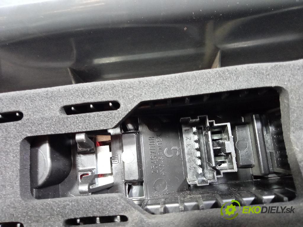 Renault Trafic 2005 svetlo / reflektor zad Prava: Vonkajsia: 8200336830
