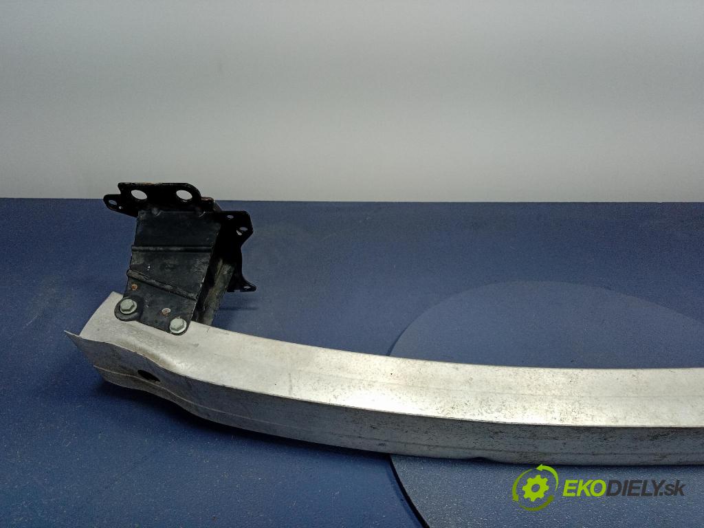 Audi A3 2003 výztuha narazník před 8P3807113A