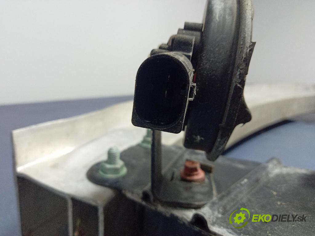 Audi A3 2003 výztuha narazník před 8P3807113A