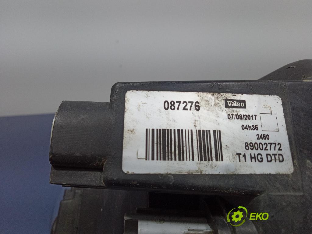 Peugeot 206 2002 světlo v pravo: 89002772