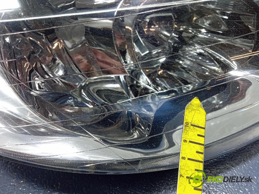 Peugeot 206 2002 světlo v pravo: 89002772