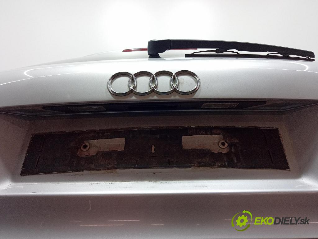 Audi A3 2003 zadní dveře kufra: kufr