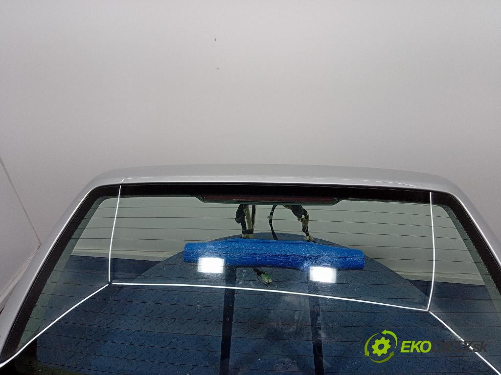 Vw Golf 2001 zadní dveře kufra: kufr