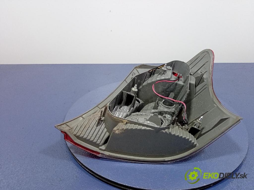 Toyota Yaris 0 světlo Zad: levá Mimo: koito od53