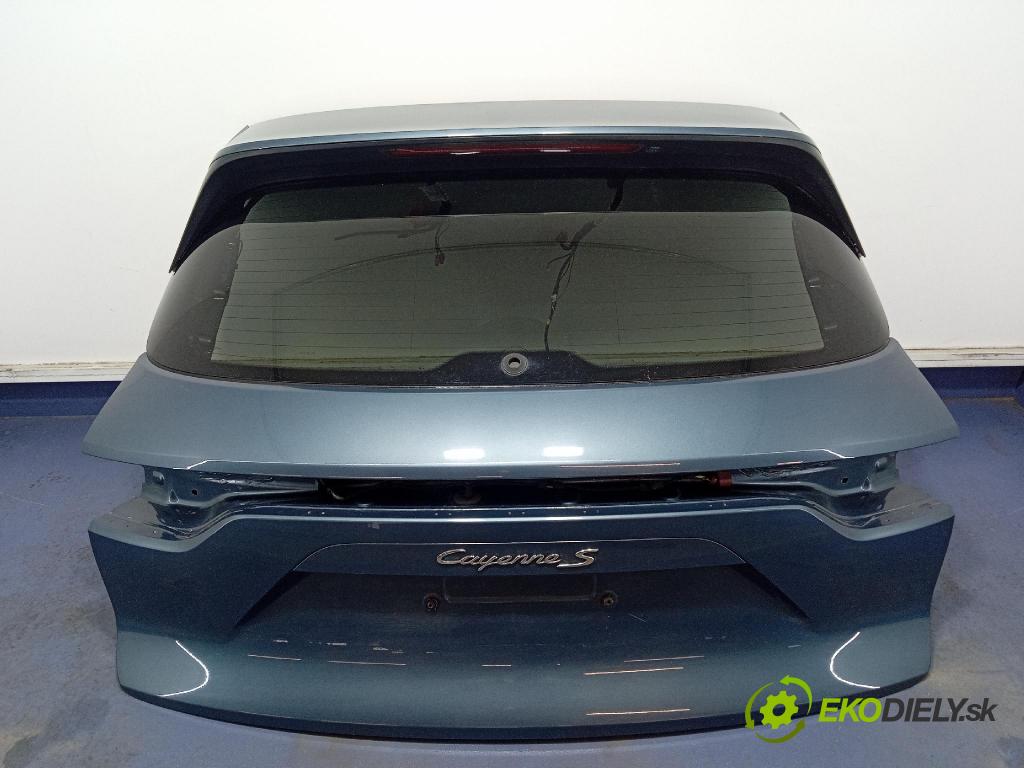 Porsche Cayenne s 2017 zadní dveře kufra: kufr