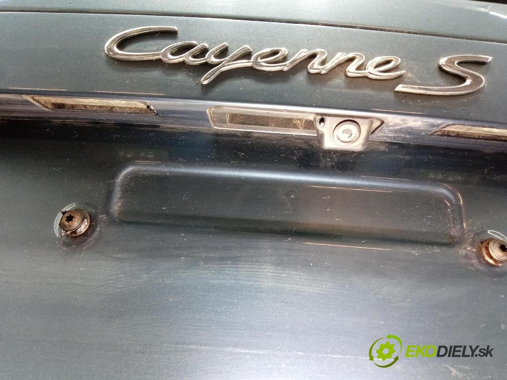 Porsche Cayenne s 2017 zadní dveře kufra: kufr