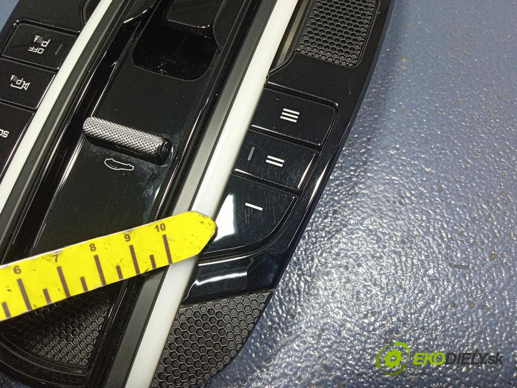 Porsche Cayenne s 2017 Lampy Uvnitř 9Y0947135
