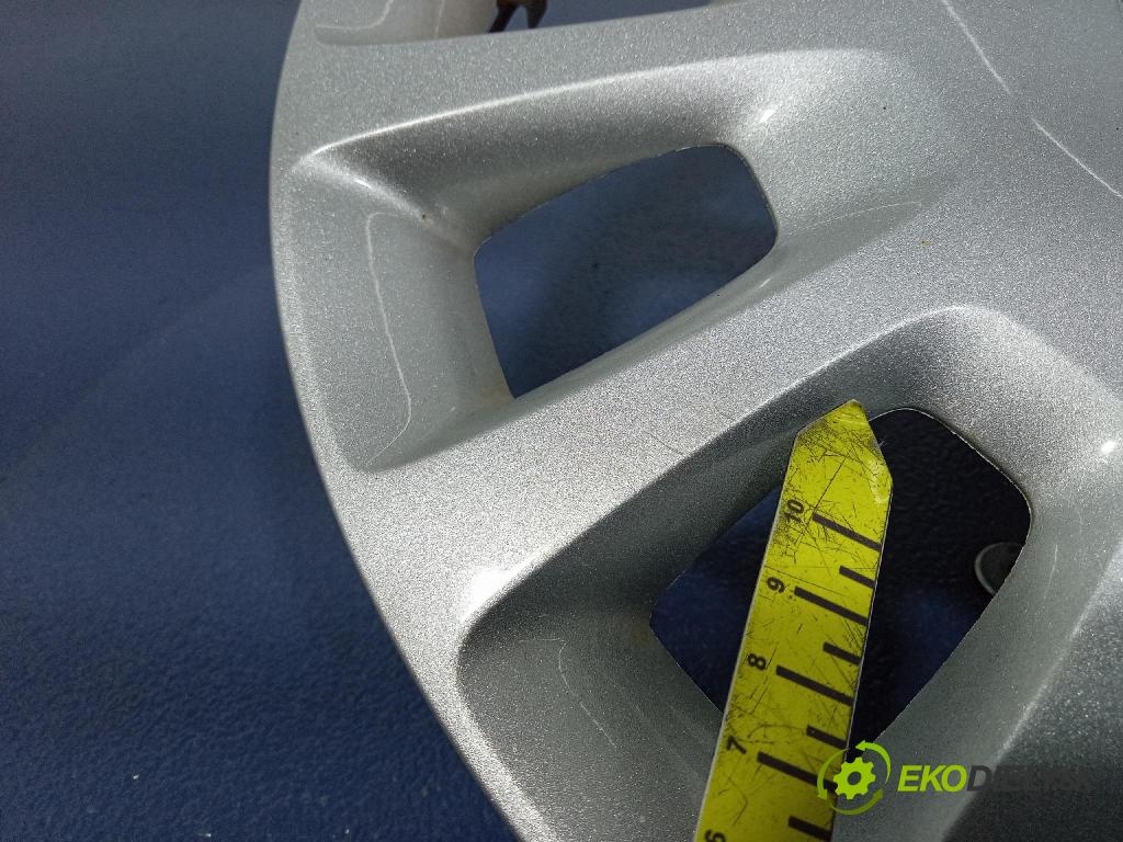 Opel Corsa 2007 puklica kola: 13211852