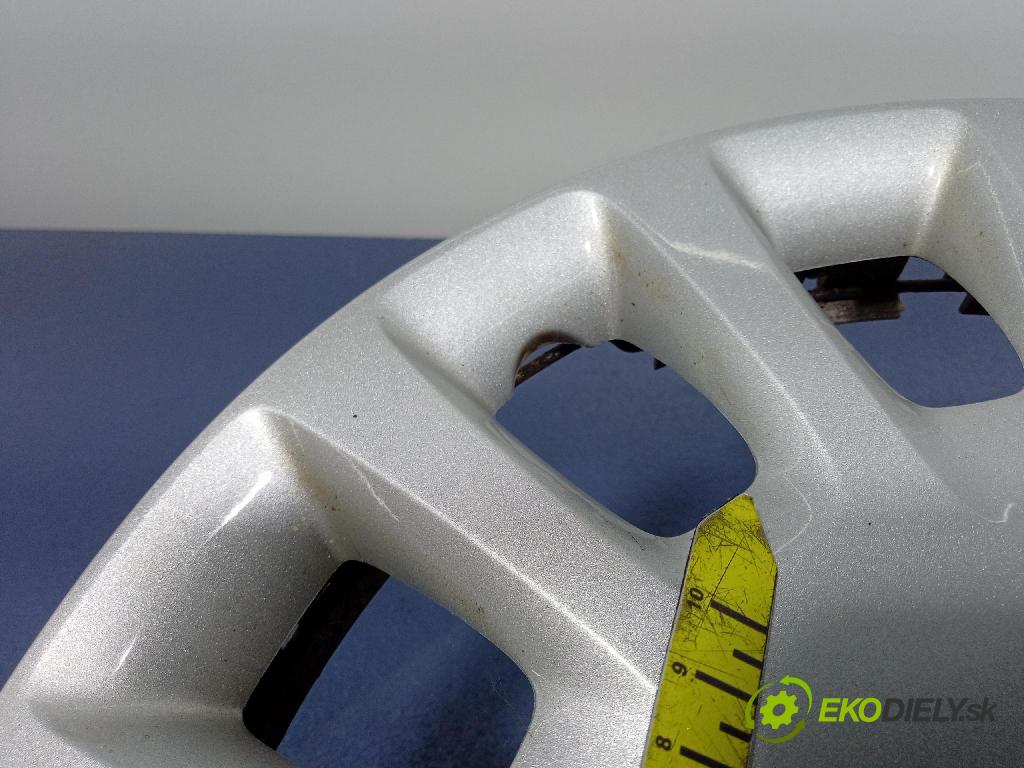 Opel Corsa 2007 puklica kola: 13211852