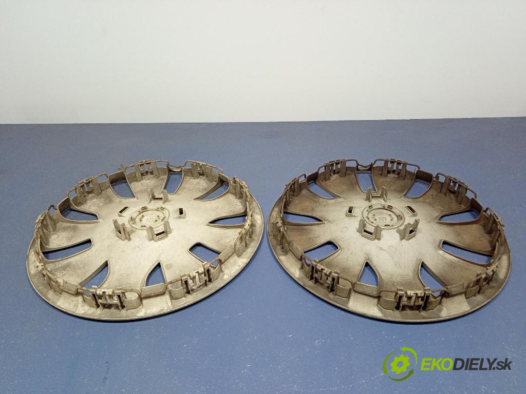Audi A6 2004 puklica kola: 8K0601147