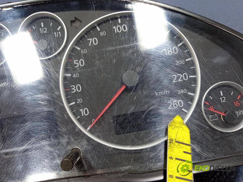 Audi A6 2004 Přístrojová deska 4b0920901