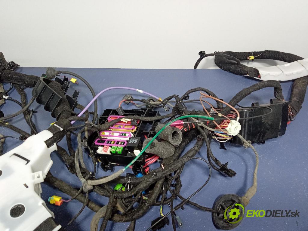 Porsche Cayenne s 2017 instalace Elektrický: 4M0971845BR