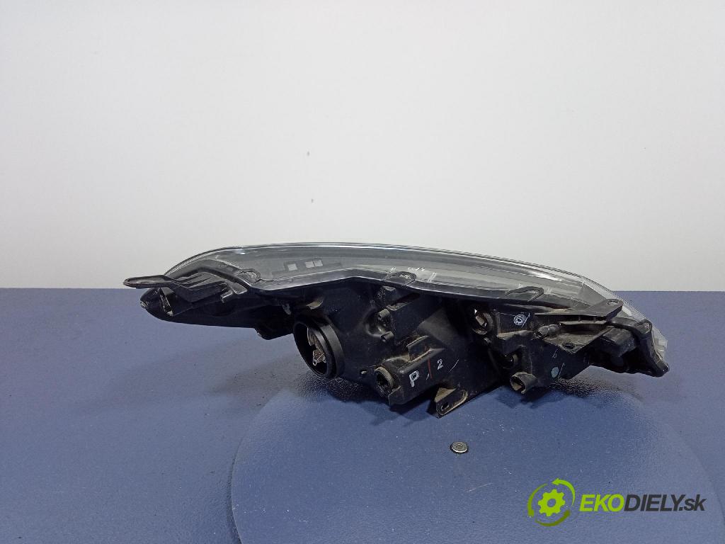 Toyota Yaris 0 světlo Levý: 0D-195