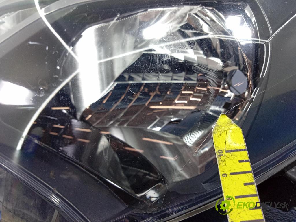 Toyota Yaris 0 světlo Levý: 0D-195