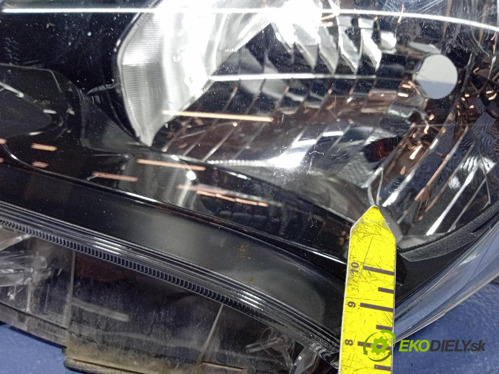 Toyota Yaris 0 světlo Levý: 0D-195