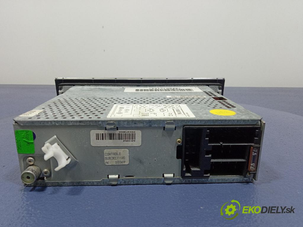 Audi A4 2002 Radio I Navigace: 8E0035152