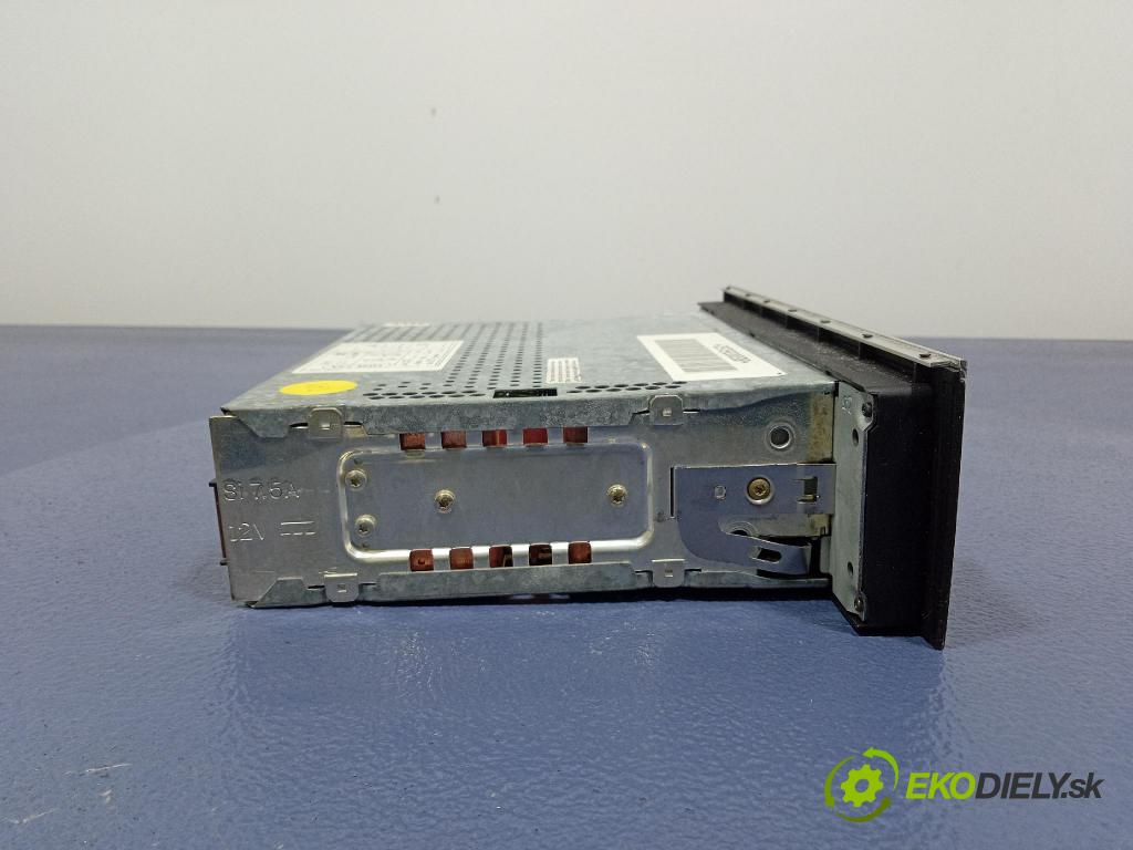 Audi A4 2002 Radio I Navigace: 8E0035152