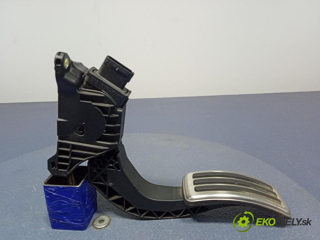 Porsche Cayenne s 2017 pedal Plyn: 8W1723523