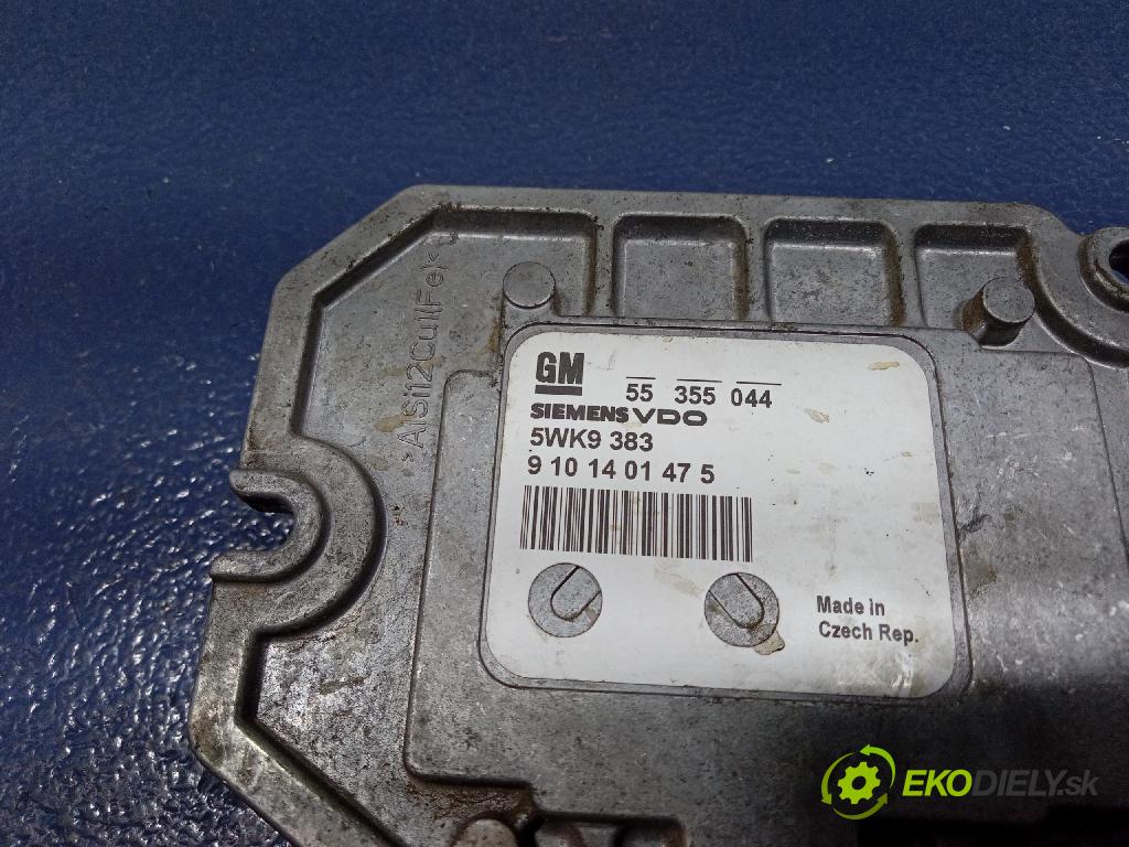 Opel Zafira 2003 řídící jednotka Motor: 55355044