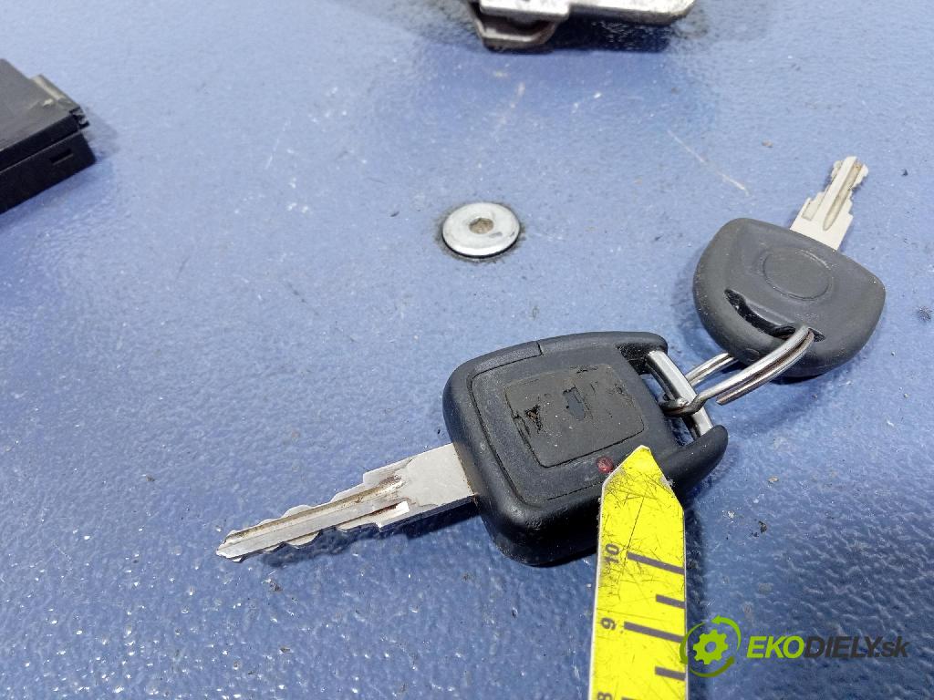 Opel Zafira 2003 řídící jednotka Motor: 55355044