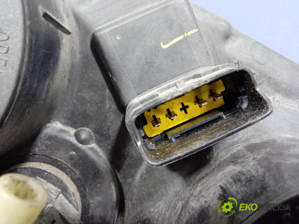 Nissan Almera 2003 světlo v pravo: 26010BN67A