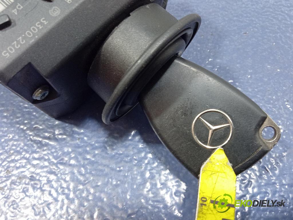 Mercedes E-klasa 2003 Spínač zapalování. 2115451008