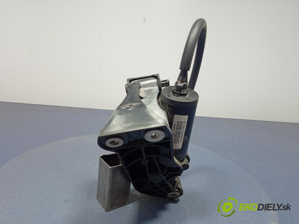 Maserati Levante 2017 pedal Plyn: 04861716AE