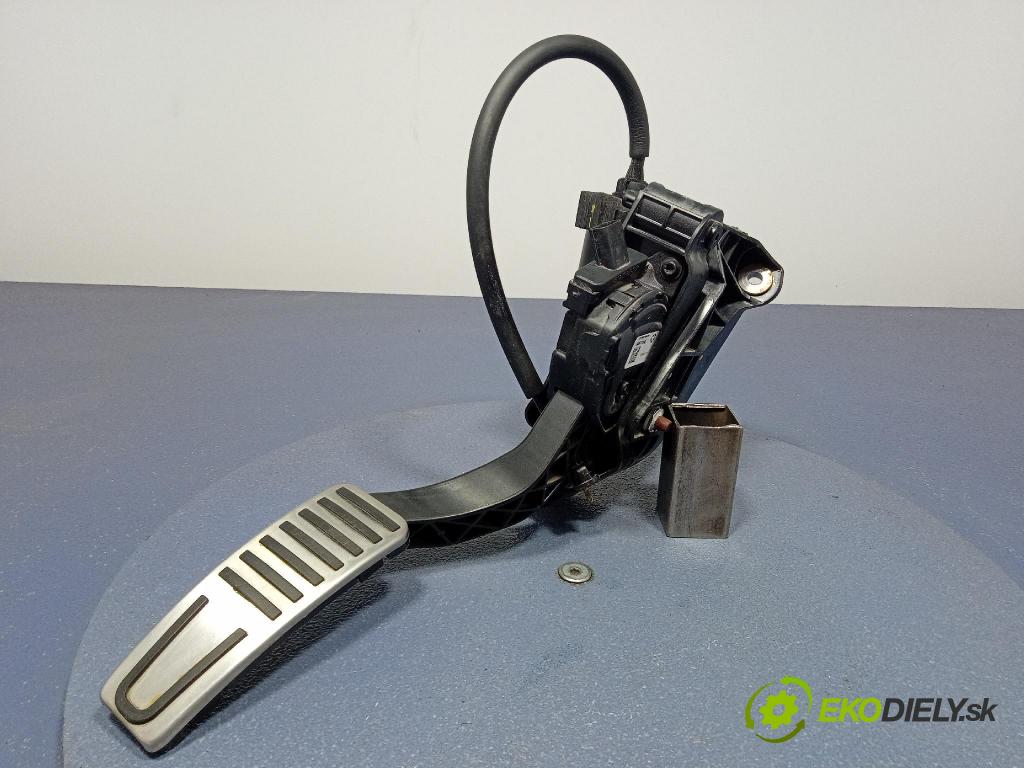 Maserati Levante 2017 pedal Plyn: 04861716AE