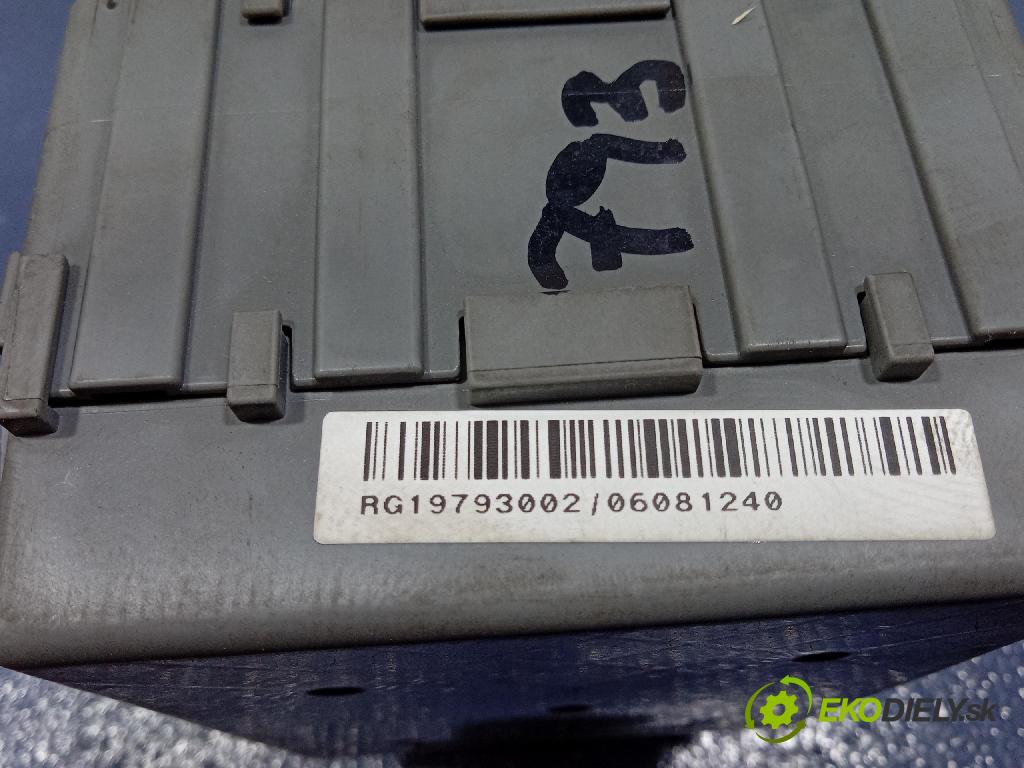 Honda Civic 2006 skříňka Pojistky 37832LN