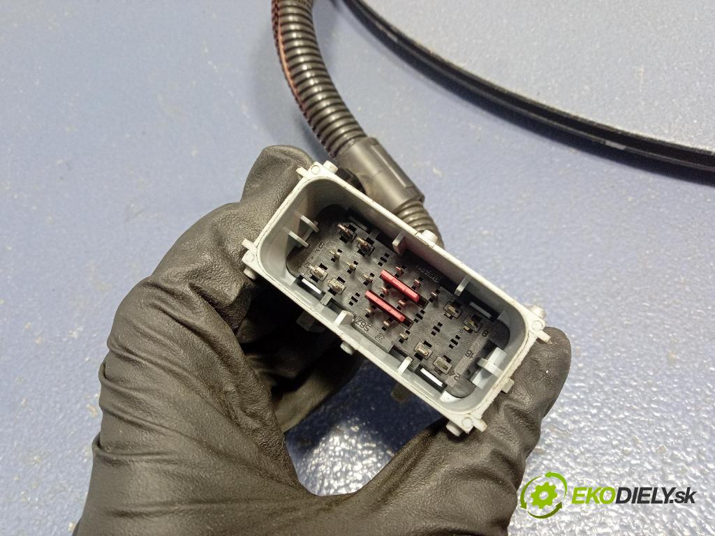 Maserati Levante 2017 instalace Elektrický: 06700074010